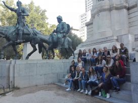 09 Capicua visita el Monumento a Cervantes